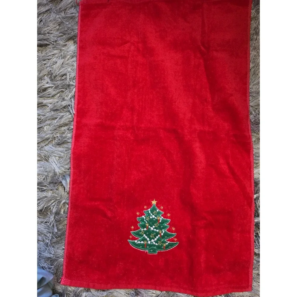 Vintage R.A. Briggs Christmas Towel Set – Bath Towel + Hand Towel – Embroidered